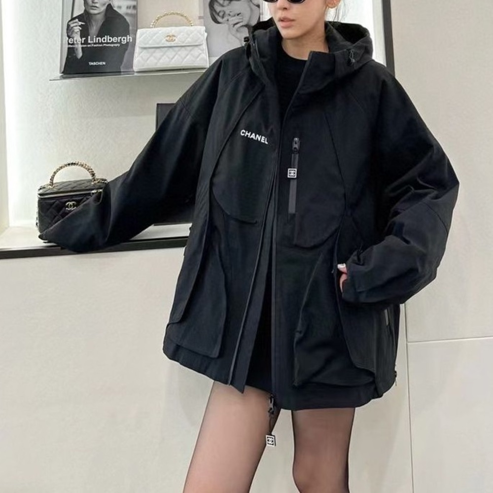 Chanel Women's Black Jacket Oversized - Picture 3 of 16
